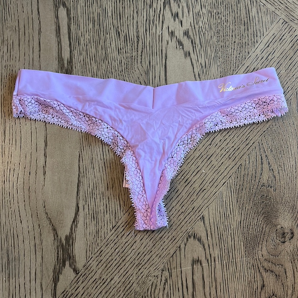 Victoria’s Secret Purple Lace Thong Women’s Size Small New with Tags NWT